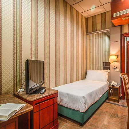 Castro Pretorio Easy Rooms Рим Екстер'єр фото