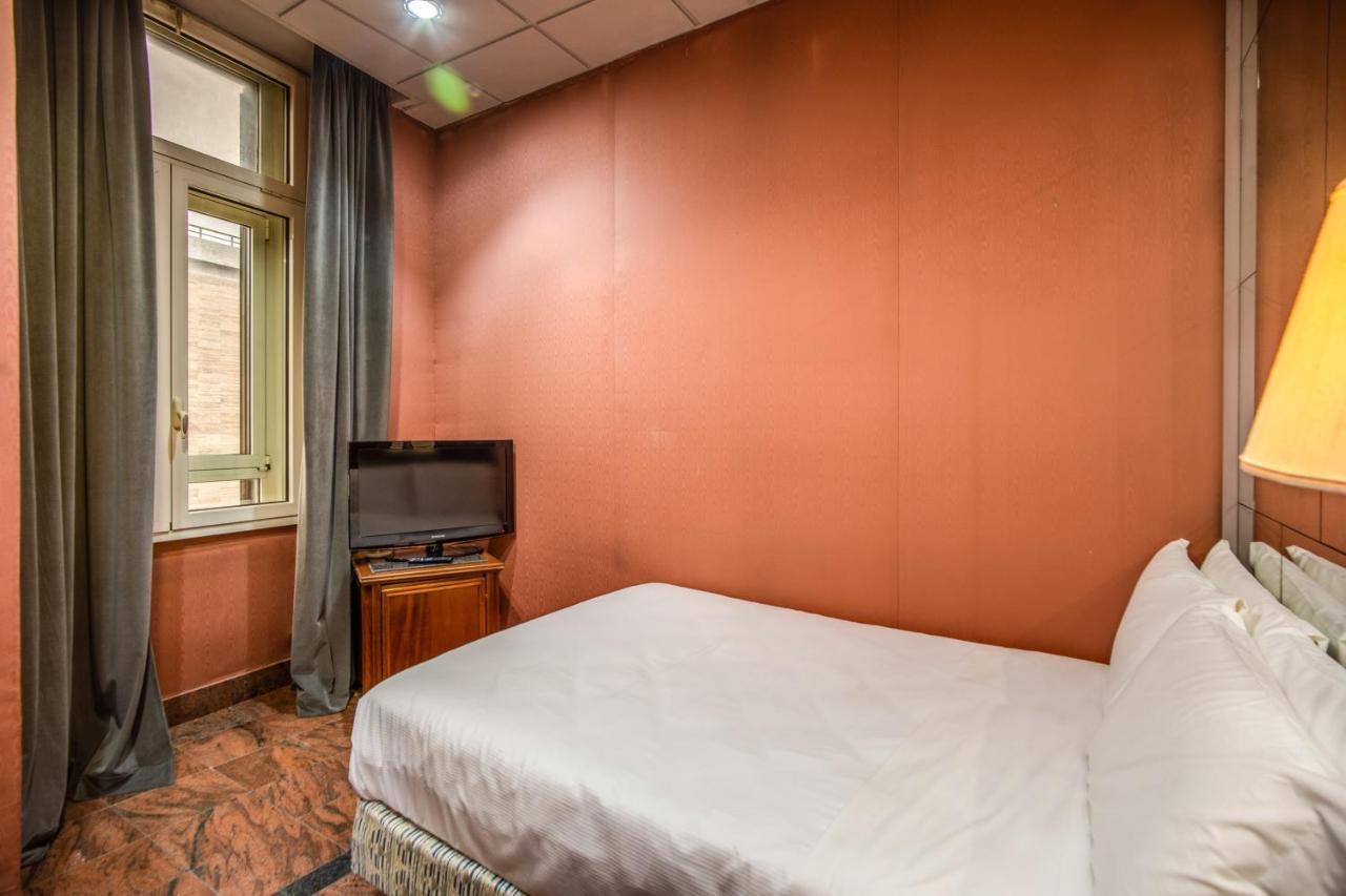 Castro Pretorio Easy Rooms Рим Екстер'єр фото