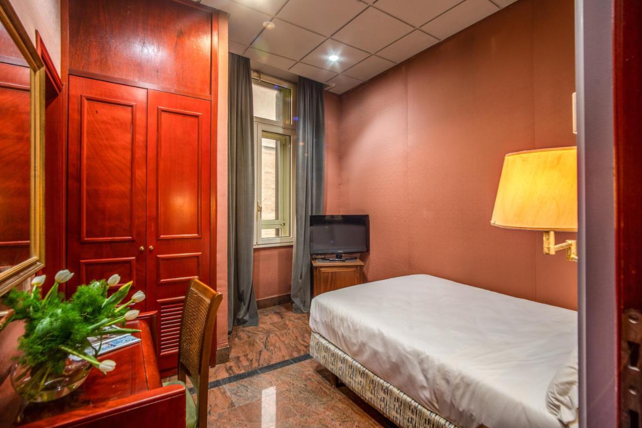 Castro Pretorio Easy Rooms Рим Екстер'єр фото