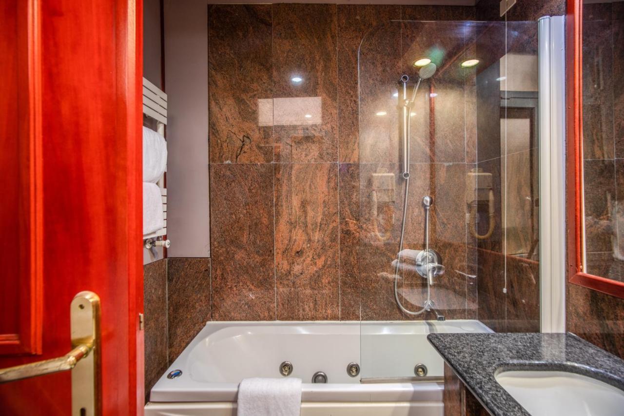 Castro Pretorio Easy Rooms Рим Екстер'єр фото