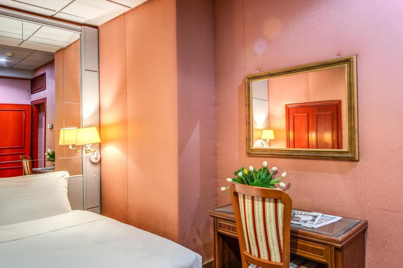 Castro Pretorio Easy Rooms Рим Екстер'єр фото