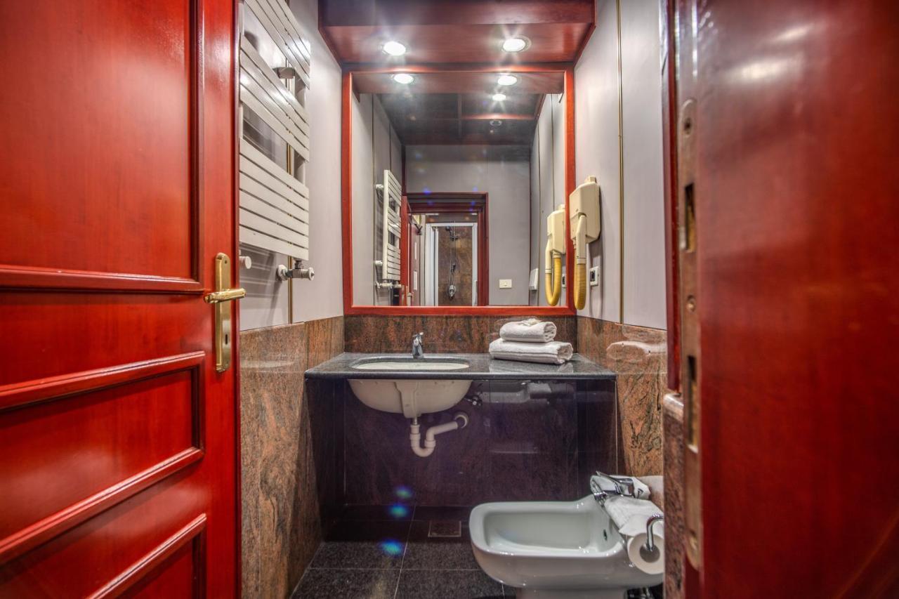 Castro Pretorio Easy Rooms Рим Екстер'єр фото